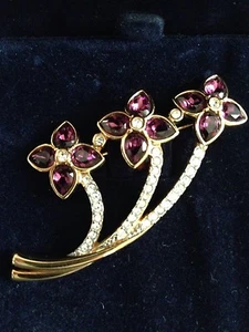 Swarovski Brosche drei Amethyst Blumen Anstecknadel signiert - SCHÖN! - Neu - Bild 1 von 2