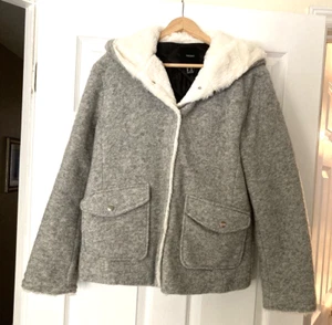 Coat Wool Forever 21 Hooded White Faux Fur Snap Pockets Insulated Gray Womens M - Picture 1 of 9