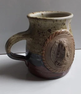 Taza de gres de cerámica de estudio con busto de Carlos I. - Imagen 1 de 7