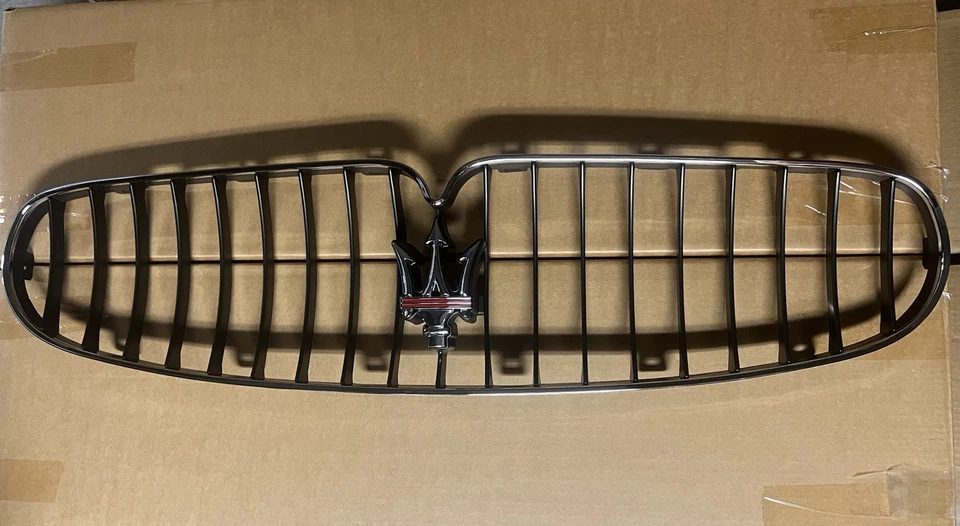 Parachoques delantero cromado Maserati Grancabrio 2008-2017 Foto 1 de 4