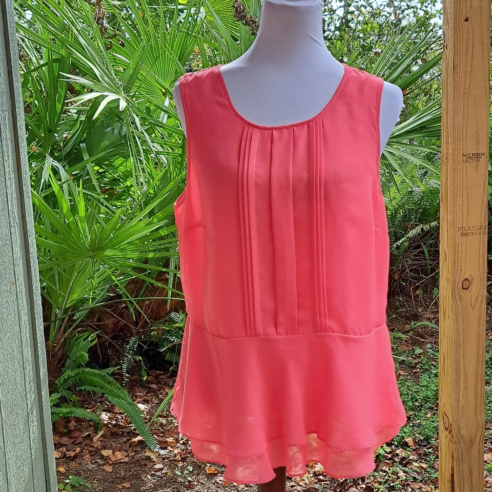 Blusa Sunny Leigh Top Feminina L Coral Sem Mangas Corpete Plissado Bainha Babado - Imagem 1 de 4