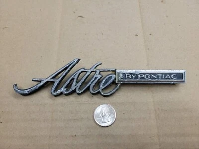 Pontiac OEM 1974-1977 Astre Chrome 7,5" emblema logotipo placa de identificação nome 738986 - Imagem 1 de 3