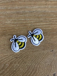 2 parches de hierro para abeja cosidos VENDEDOR DEL REINO UNIDO insignia bordada aplique bordado - Imagen 1 de 2