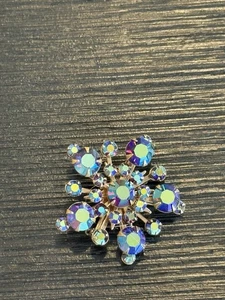 vintage starburst snowflake Women’s brooch - Picture 1 of 3