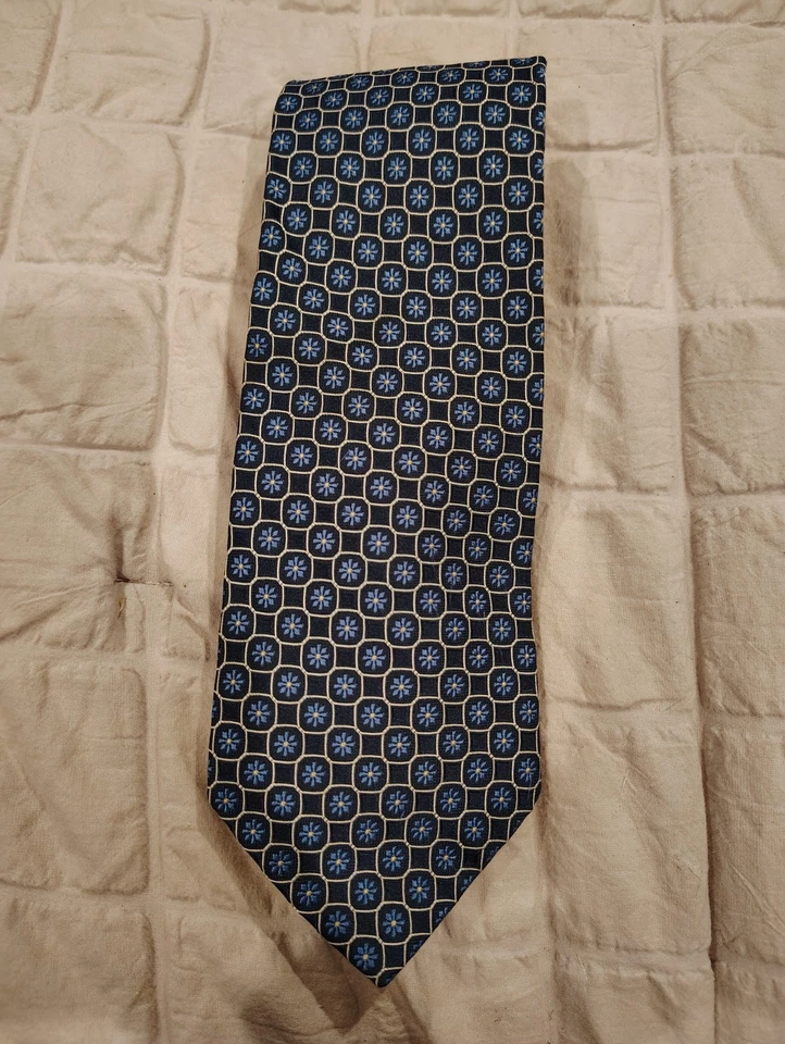 Nautica tie for men. Blue, patterned, 100% silk, made in the USA.  58x3.5 - Image 1 of 1