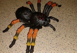 ZURU große 12 Zoll batteriebetriebene gehende Spinne bewegt sich vorwärts und rückwärts Spielzeug - Bild 1 von 11