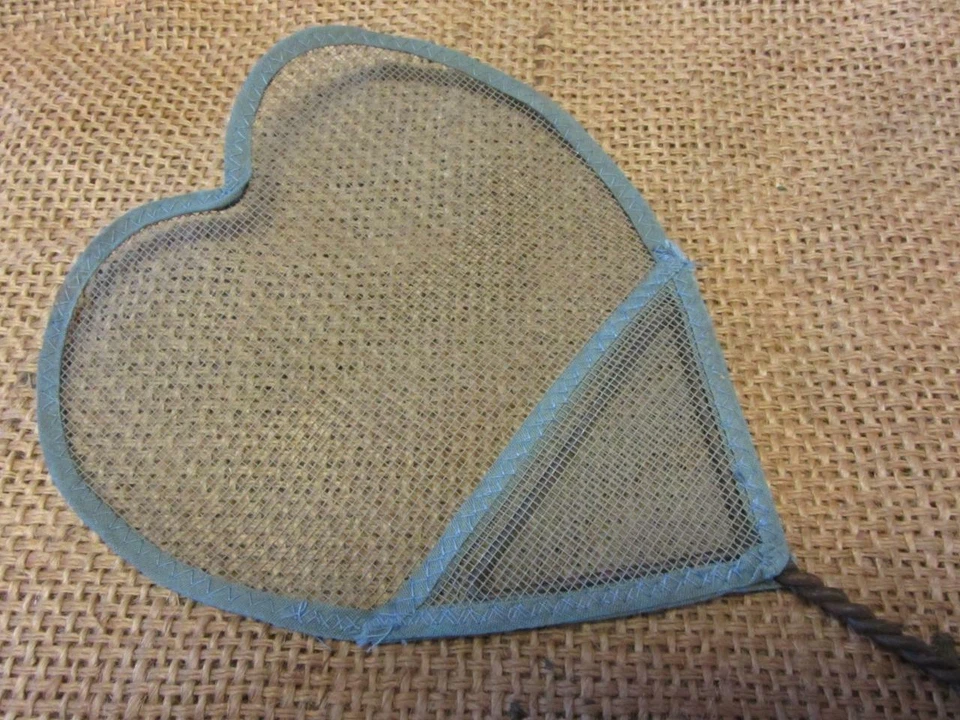 RARE Vintage Heart Shaped Metal Flyswatter Antique Kitchen Bug Fly Decor 10546 - Image 1 of 1