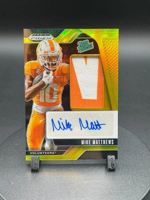 Parche de camiseta de fútbol americano Prizm Draft 2025 Mike Matthews, Tennessee RPA dorado 01/10 Foto 1 de 2