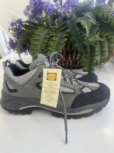 NWT Vasque 7454 Size 10 Grey Leather Hiking Trail Boot Vibram Low 2006 NO INSOLE - Picture 1 of 13