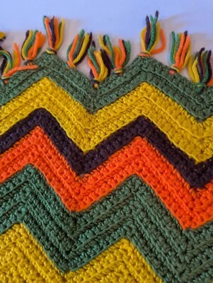 Manta retro hecha a mano crochet afgano zig zag flecos chevron años 70 43x71 vintage Foto 1 de 4