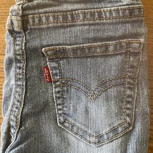 Pantalones de mezclilla Babies Levi - Imagen 1 de 6