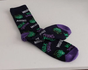 MENS SOCKS 7-11 MARVEL INCREDIBLE HULK TEXT HULKS FACE BLACK GREEN PURPLE WHITE - Picture 1 of 1