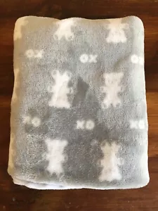 Mantas y Beyond Gris Peluche Osos de Peluche Blancos Puntos Minky Manta Bebé Amorosa - Imagen 1 de 8