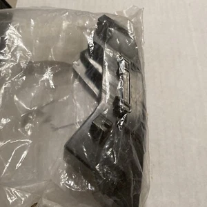 Genuine Toyota Side Retainer 52562-02300 - Picture 1 of 2
