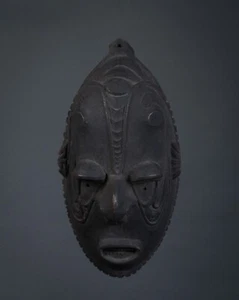 GABLE MASK, Lower Sepik River, Papua New Guinea - Picture 1 of 7