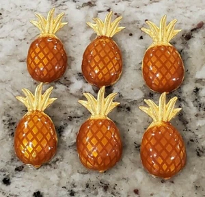 1 1/16" GOLD Tone Metal and Enamel PINEAPPLE Shank Back Buttons (6 pieces) NEW - Picture 1 of 4