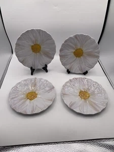 Target Home Summer Simplicity 8" Melamine Daisy Plates Lot of 4 - Picture 1 of 7