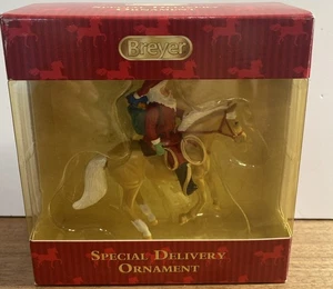 Breyer Babbo Natale Cavallo Ornamento Palomino Western 700640 Consegna Speciale ~ Nuovo con Scatola - Foto 1 di 7