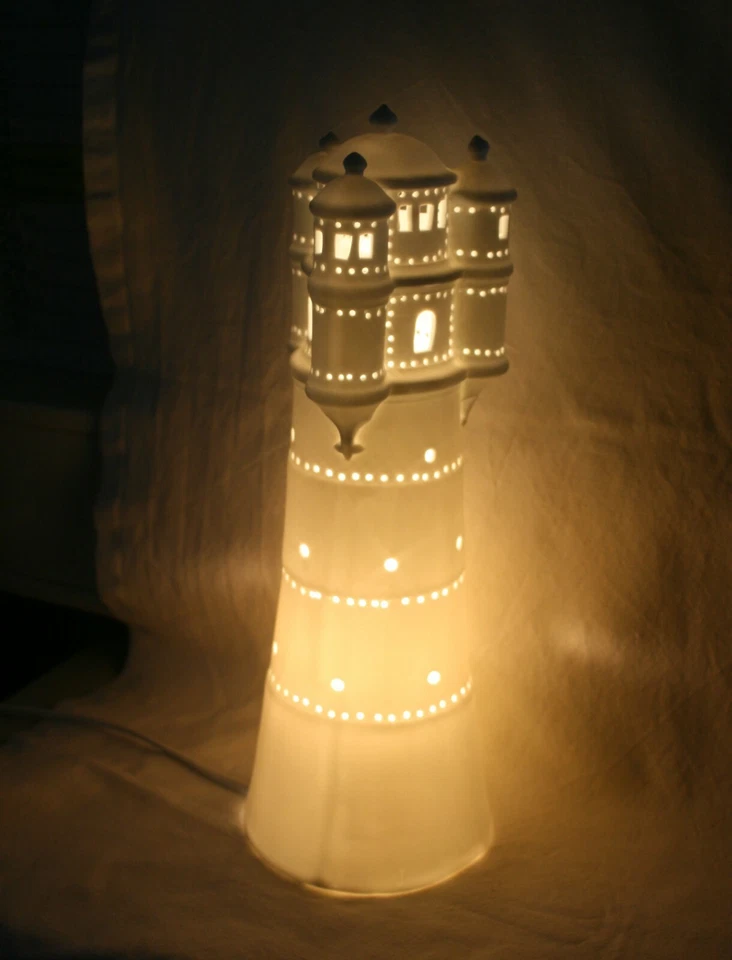 GILDE Leuchtturm Porzellan-Tischlampe - Weiß
