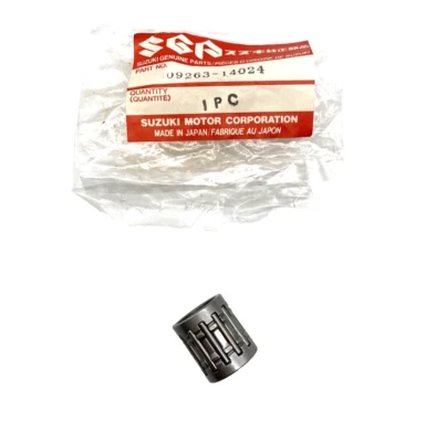Cuscinetto Spinotto Pistone Suzuki RM 125 1987 OEM 09263-14024 Nuovo Originale - Immagine 1 di 3