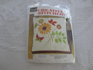 Sealed 1969 GRANTS Creative Stitchery ORANGE DAISY Crewel 14" sq x 2" PILLOW KIT - Picture 1 of 4