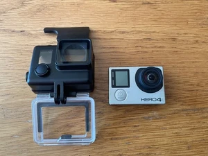 GoPro HERO4 HD como se muestra + carcasa impermeable - se vende como repuestos o reparación - Imagen 1 de 1