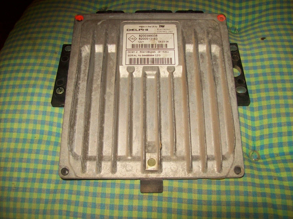 Centralina motore Renault Clio III 1.5 8200399038 8200513163 R0410B034A 08.03.06 - Immagine 1 di 1