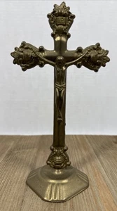 Crucifijo católico ornamentado vintage de latón de 8" de alto - Imagen 1 de 10