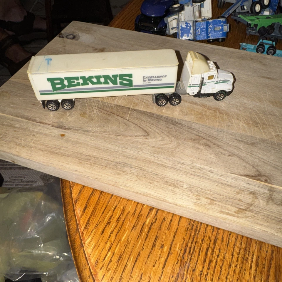 Camión y remolque Road Champs Bekins 1987 furgoneta de mudanza modelo fundido a presión 1:64 Foto 1 de 4