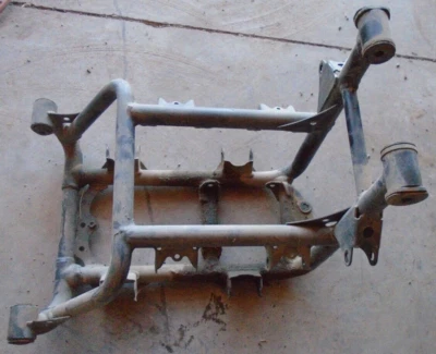 Yamaha Grizzly YFM350 YFM 350 2007 4x4 subchasis soporte de montaje trasero 07 Foto 1 de 2