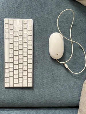 Apple wired mouse and wireless keyboard UK - Image 1 of 4