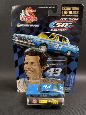 Литая под давлением синяя модель гоночных чемпионов Petty Racing NASCAR выпуск 1960 50-я годовщина - Изображение 1 из 4