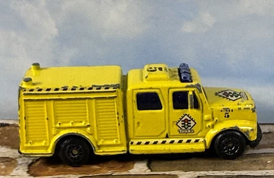 Maisto Tonka Traffic Equipment, Truck, Maintenance Traffic Light Bright Yellow ￼ - Image 1 of 4