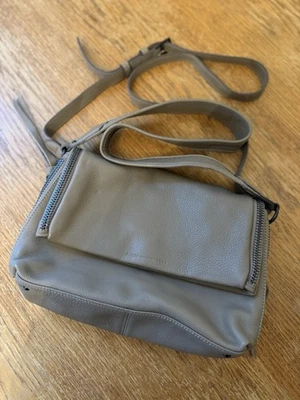 Bolso de Hombro Convertible Aimee Kestenberg The Night Is Young Taupe #9519 Foto 1 de 4