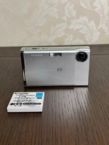 Fujifilm FinePix Z5fd Silve 6.3MP Digital Camera 3x Zoom Face Detection Compact - Picture 1 of 4