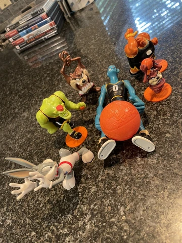 Lot of 6 Vintage Space Jam Figures & 1 Space Jam Bball - Warner Brothers (1996) Cover