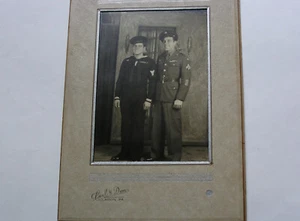 Uniforme para hombres jóvenes y jóvenes guapos - Imagen 1 de 4