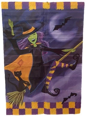 Bruja feliz en escoba murciélagos gato negro Halloween patio bordado bandera cometa Premier Foto 1 de 3