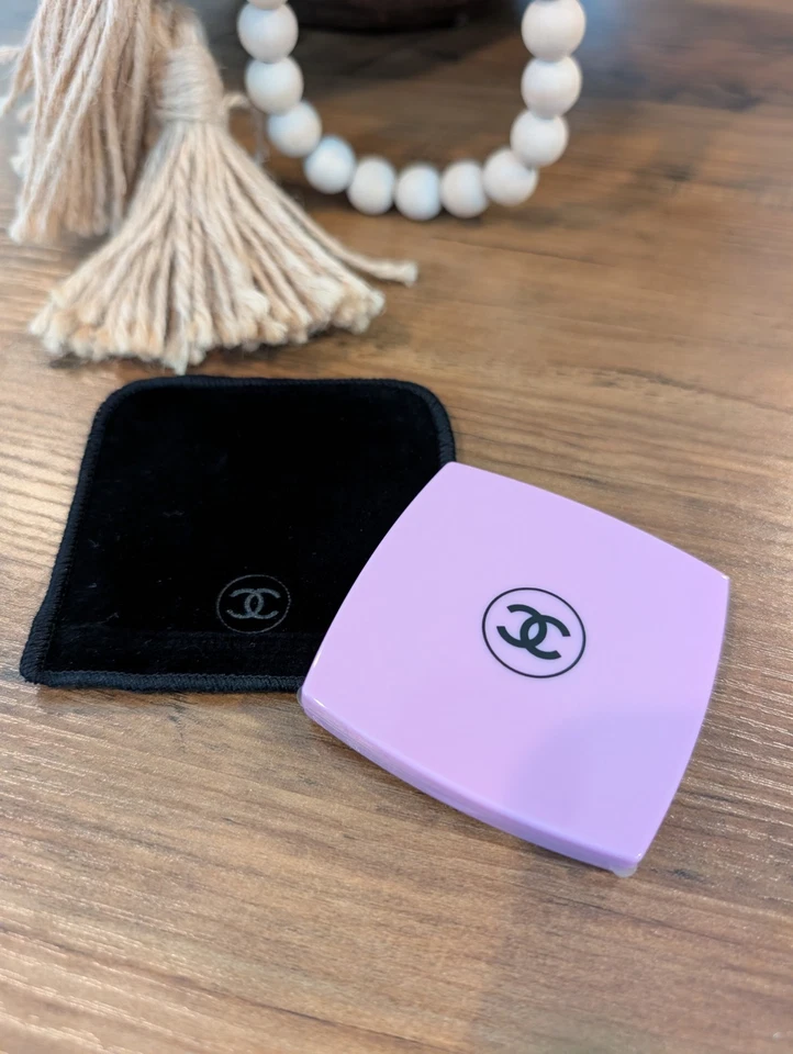 Chanel Edición Limitada Doble Compacto Espejo Color Púrpura/Lavanda NUEVO con Bolsa Foto 1 de 4
