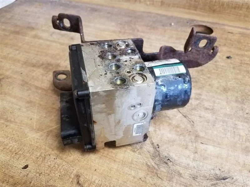 2006 GMC Envoy Base ABS Anti-Lock Brake Pump Assembly w/o brake control Genuine - Image 1 of 4