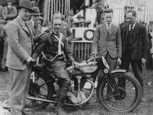 Jimmy Guthrie Dennis Mansell Norton 2do lugar 1931 Senior TT Isla de Man foto - Imagen 1 de 1