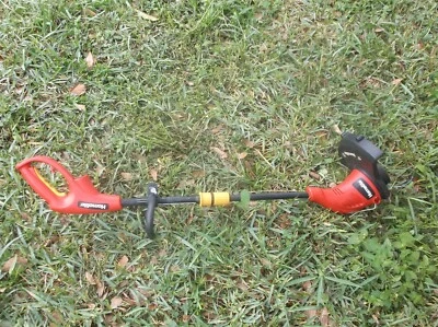 UT41112A Homelite 13" 4Amp Straight Electric String Trimmer Model SN: BMR0814055 - Image 1 of 3