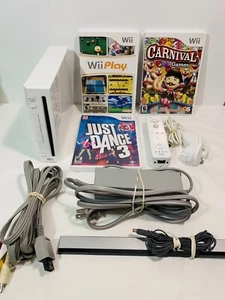 Nintendo Wii Console Bundle Wiimote Remote Nunchuk GameCube Compatible W/ Games - Picture 1 of 12