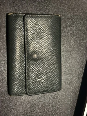 Louis Vuitton Black Taiga Keyholder - Image 1 of 4