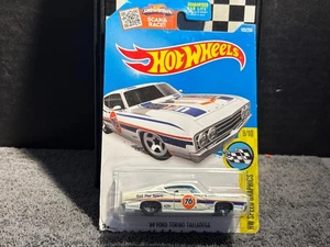 1/64 HOT WHEELS 1969 FORD TORINO TALLADEGA UNION 76 183/250 8/10 WHITE - Picture 1 of 2