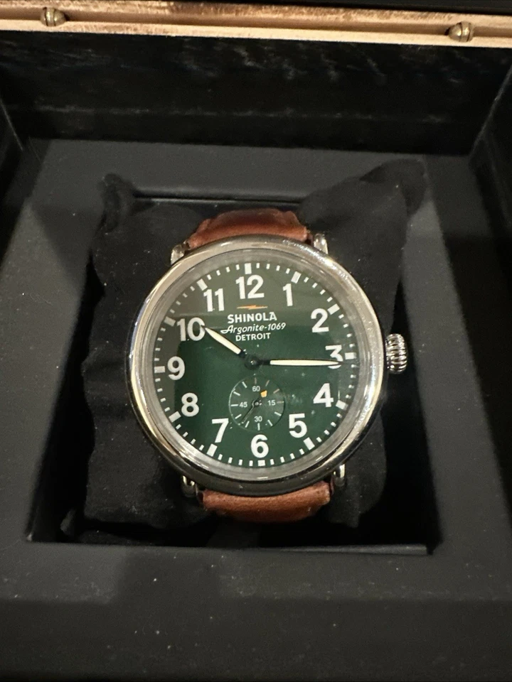 Nuevo reloj de cuarzo para hombre Shinola The Runwell esfera verde correa de cuero tostado 41 mm Foto 1 de 2