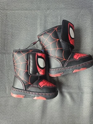 NUEVAS botas de lluvia/nieve de invierno iluminadas Marvel Spider-Man para niños talla: 7 Foto 1 de 4