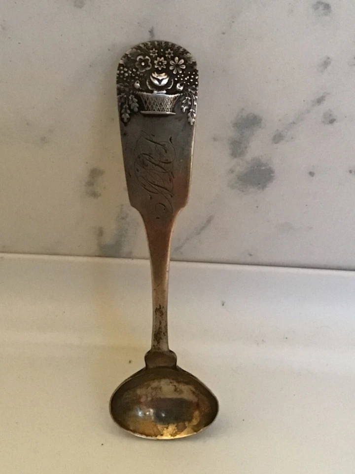 RARO Antiguo W.W. Blanco American Plata Carrito de Té Cuchara Cesta de Flores Motivo Foto 1 de 4
