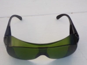 LaserVision Uvex F04P1H01 1FA1 Safety Glasses Green Lens Black Frame - Picture 1 of 7