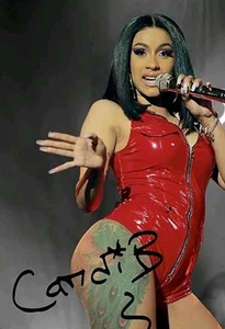 Foto de reimpresión de concierto firmada por Cardi B RP 8X10 CLOSE UP  - Imagen 1 de 1